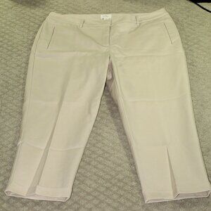 NWOT Chico's So Slimming Women's 3/ 16 Crop Flat Front Khaki Cuffed Pants